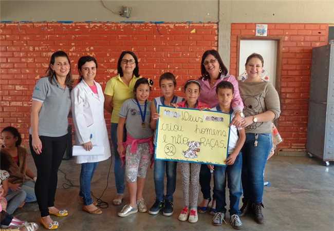 Estudantes vencedores do concurso de cartazes são premiados na EM Ponte da Aldeia